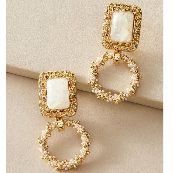 💖 2/$30 Gold plated textured square hoop elegant statement earrings - Picture 3 of 10